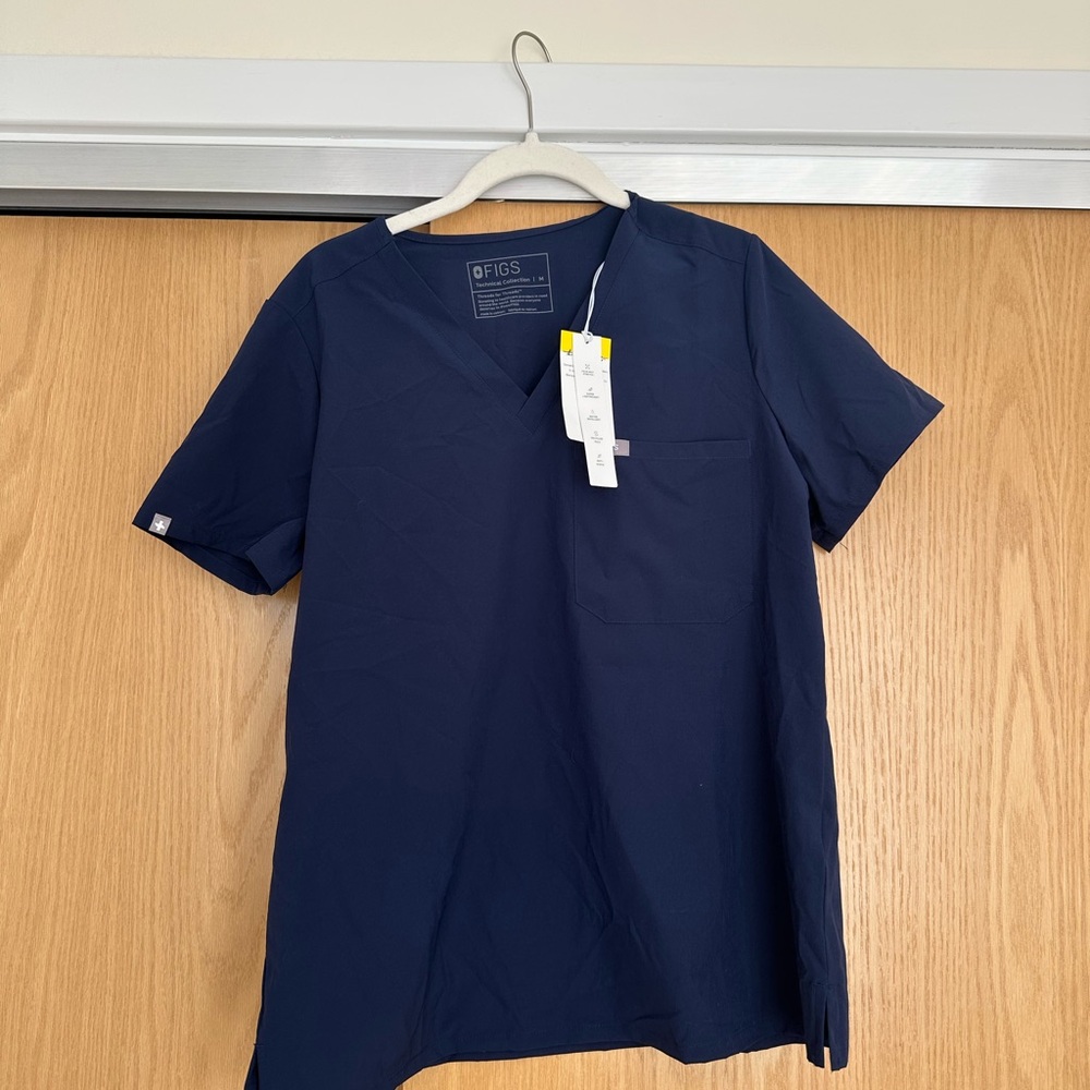 NWT Figs FreeX Navy Catarina One Pocket Scrub Top